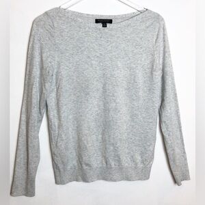 🌺 2/$20 Banana Republic light grey boatneck sweater size small